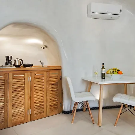 Spilies By Thireas Vourvoúlos