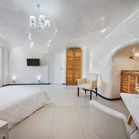 Spilies By Thireas Vourvoúlos