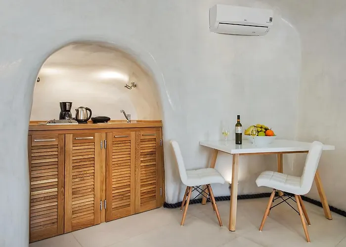 Spilies By Thireas Vourvoulos