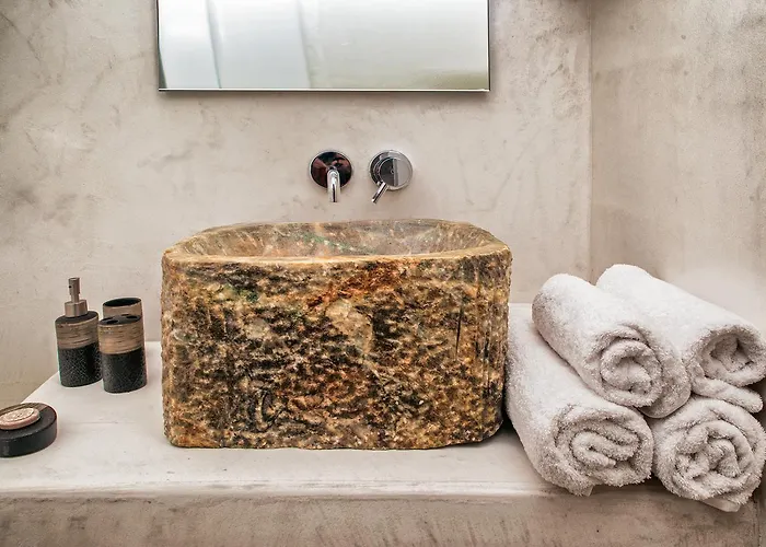 Spilies By Thireas Vourvoulos